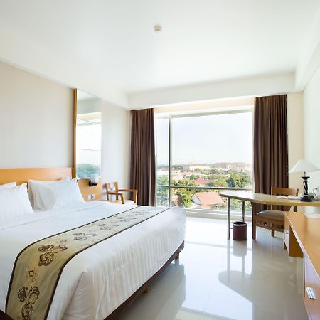 Golden Palace Hotel Lombok Матарам Экстерьер фото