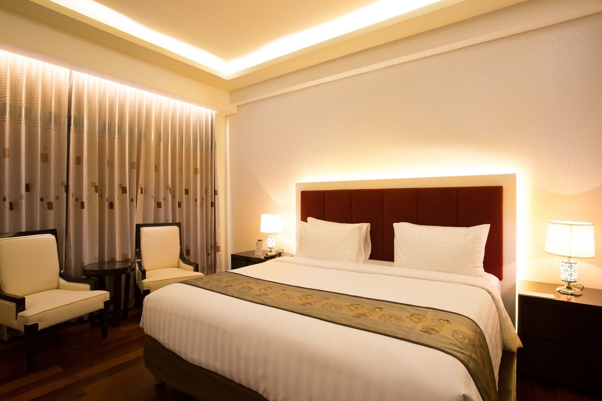 Golden Palace Hotel Lombok Матарам Экстерьер фото