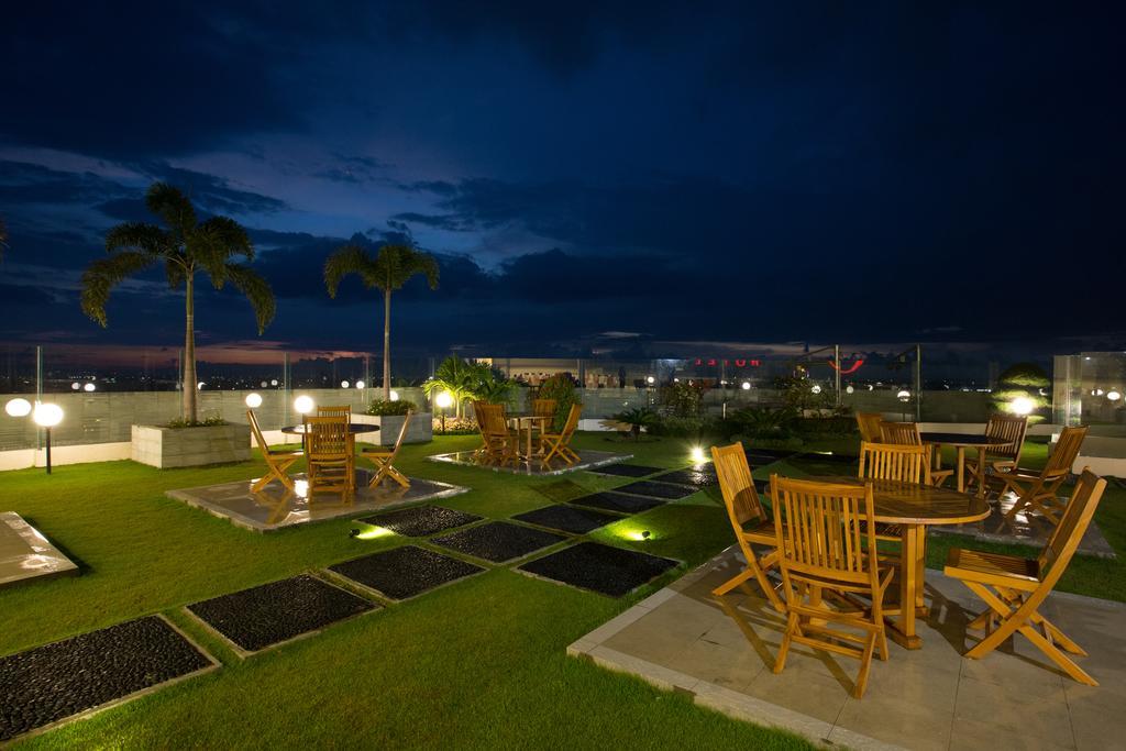 Golden Palace Hotel Lombok Матарам Экстерьер фото